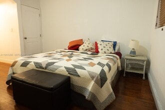 Building Photo - 6260 SW 24th St