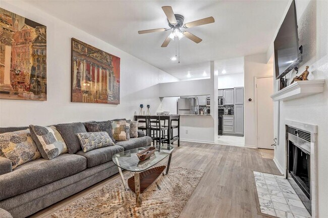 Building Photo - 2121 El Paseo St
