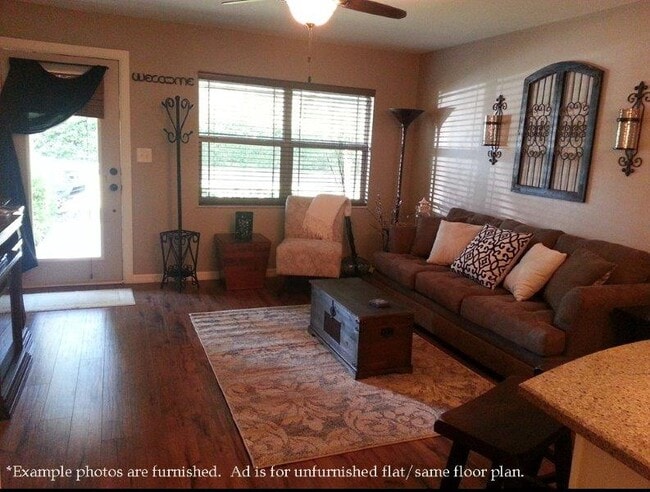 Cozy living room! - 917 SE 3rd St