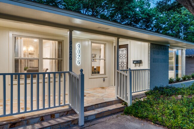 Foto del edificio - 9026 Livenshire Dr