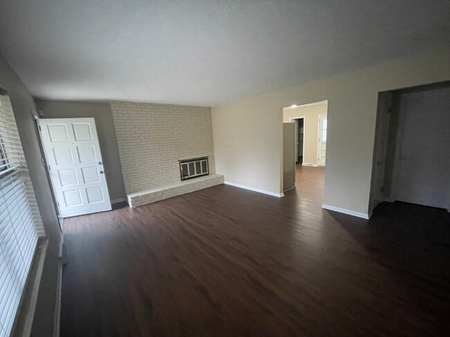 Building Photo - 11620 S Williamsburg Dr