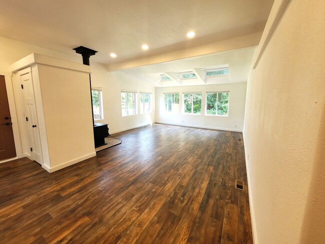Building Photo - Country Home in secluded Mosquito Lake Rd ...