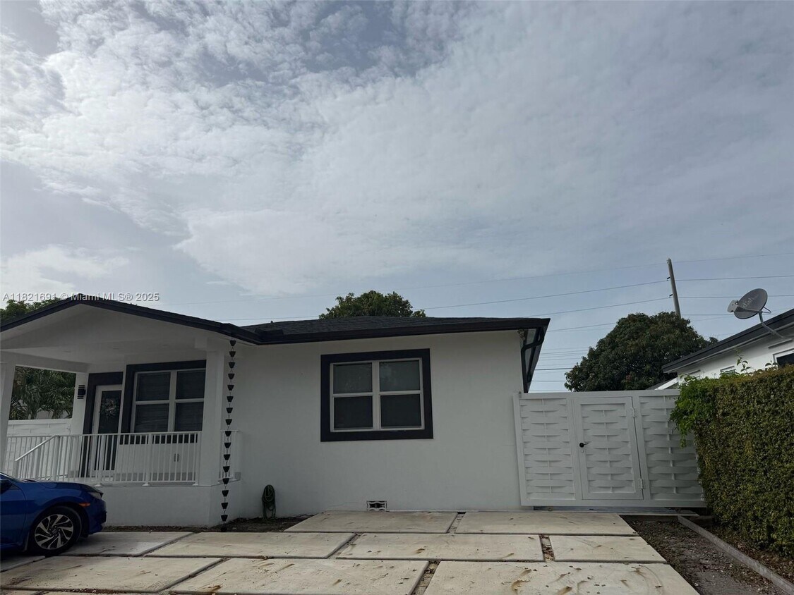 Foto principal - 2921 NW 70th Terrace