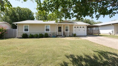 Building Photo - 502 E Ash Dr