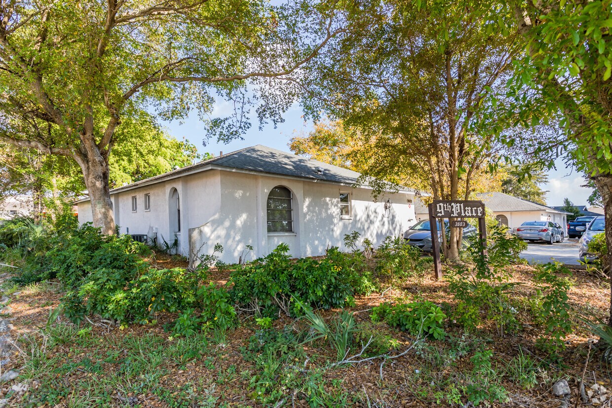 Building Photo - 3603 SE 9th Pl