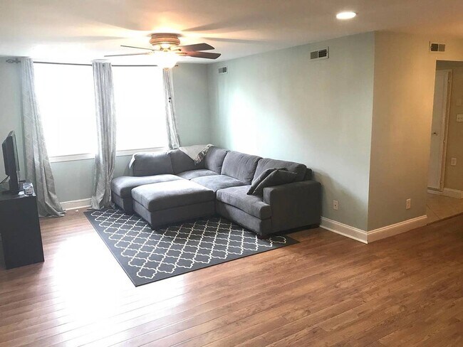 Living Rm - 355 Homeland Southway