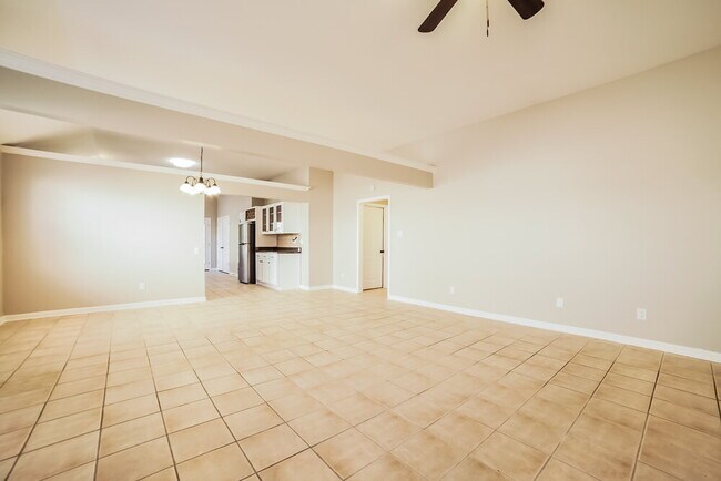Foto del edificio - 3800 Lake Village Cove