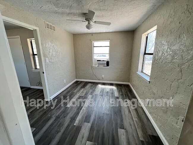 Foto del edificio - 1113 Aztec Rd NW