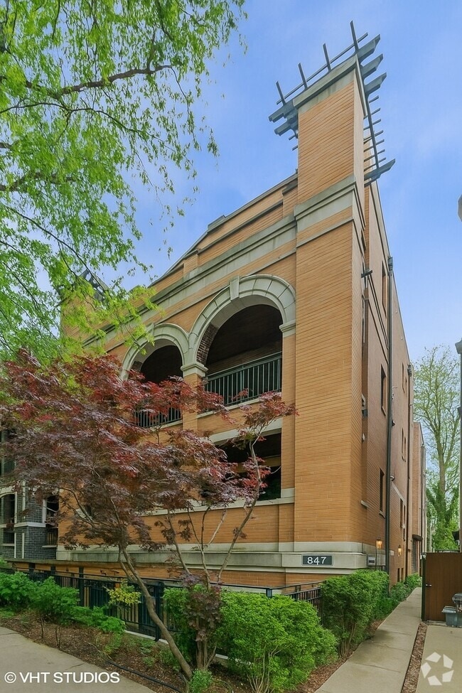 Building Photo - 847 W Bradley Pl