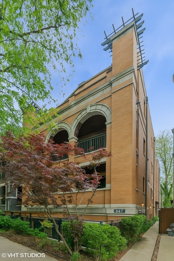 Primary Photo - 847 W Bradley Pl