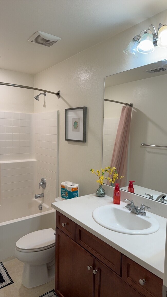 Foto del edificio - 15495 Fennel Pl