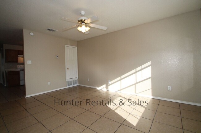 Foto del edificio - Updated 3-Bedroom, 2-Bath Townhome with Do...
