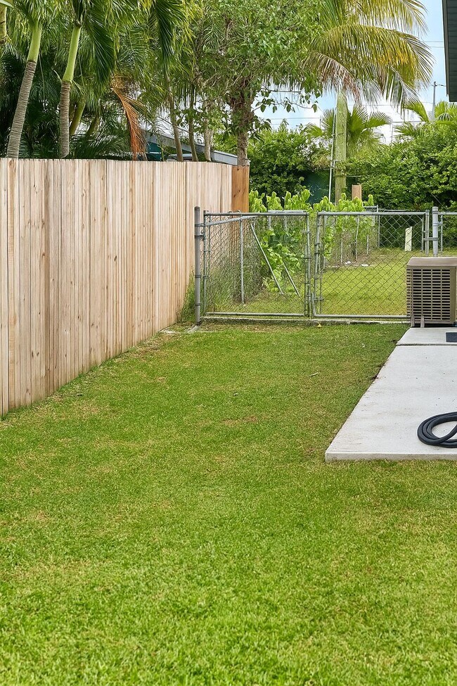 Building Photo - 1892 SW Biltmore St