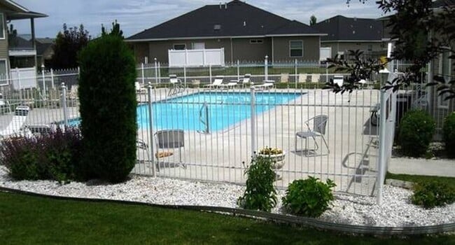 Building Photo - 614 Windemere Dr