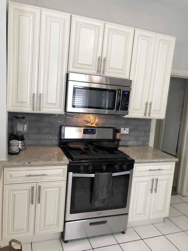 Foto principal - 2453 W Haddon Ave