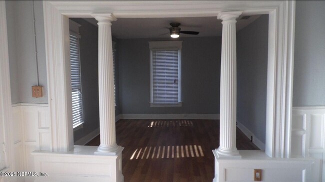 Building Photo - 1709 W 45th St