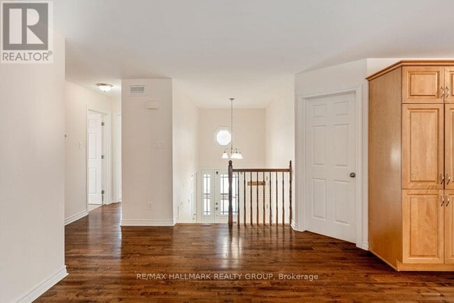 Building Photo - 1319 Country Ln