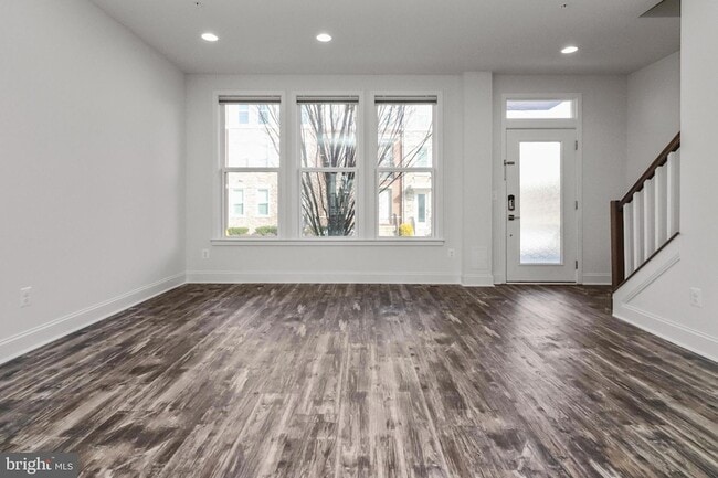 Building Photo - 14583 Lakestone Dr