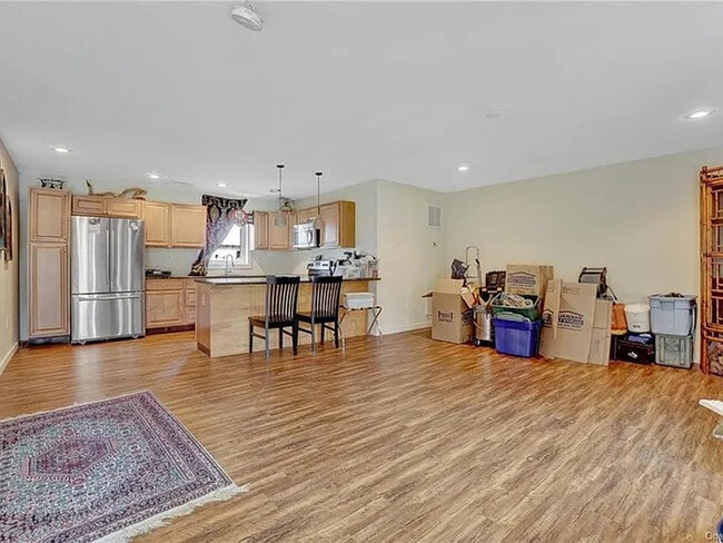 Building Photo - Single Family Home For Rent