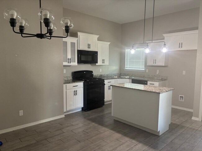 Building Photo - Beautiful 4-bedroom, 2-bath home in East El Paso