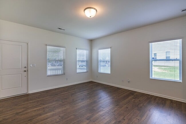 Building Photo - GREAT 2 Bedroom Townhome Regent Park - AUGUST MOVE IN SPECIAL