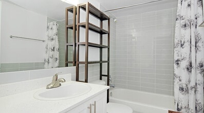 Building Photo - 5976 Tisdall St