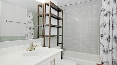 Building Photo - 5976 Tisdall St