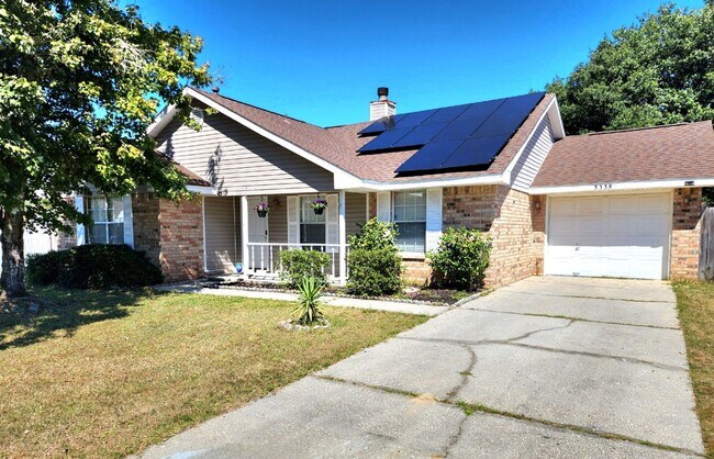 Foto del edificio - This 3 Bedroom, 2 Bath with large Backyard...
