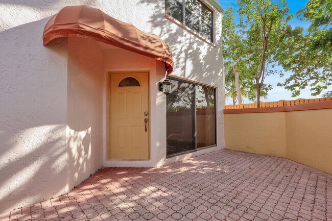 Foto del edificio - 52 Uno Lago Dr