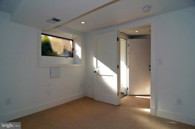 Foto del edificio - 749 Park Rd NW