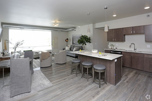 2HAB, 2BA, Modelo - 1,054 ft² - Cathedral Lofts