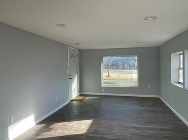 Building Photo - Great Location / Updated Home!