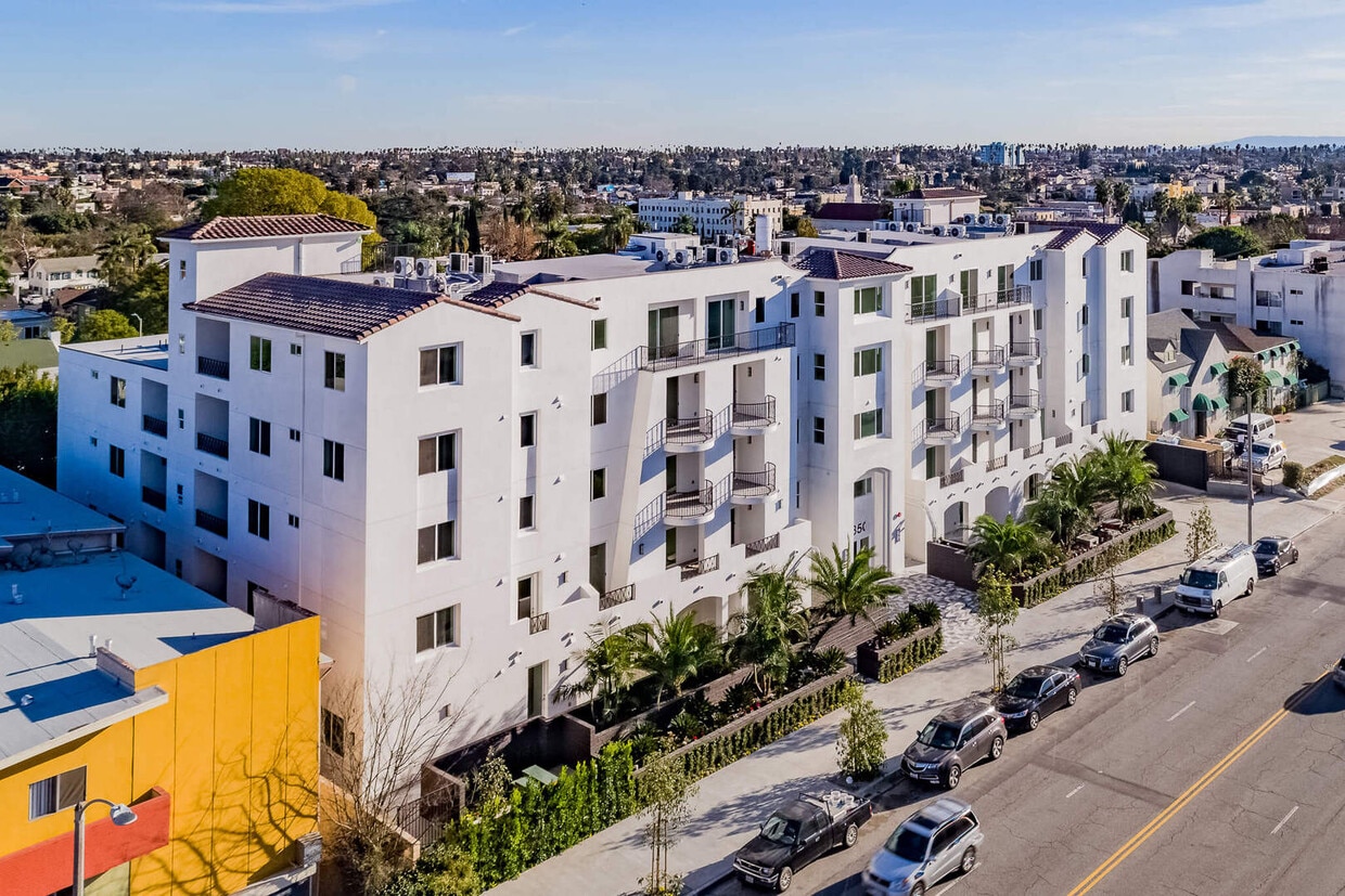 Windsor Square Villas Apartments in Los Angeles, CA Westside Rentals