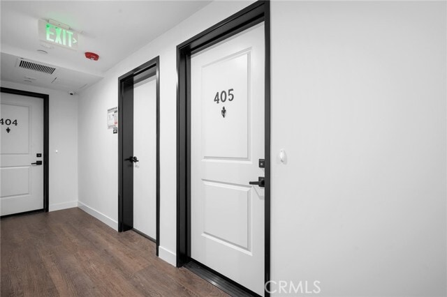 Building Photo - 10657 Moorpark St