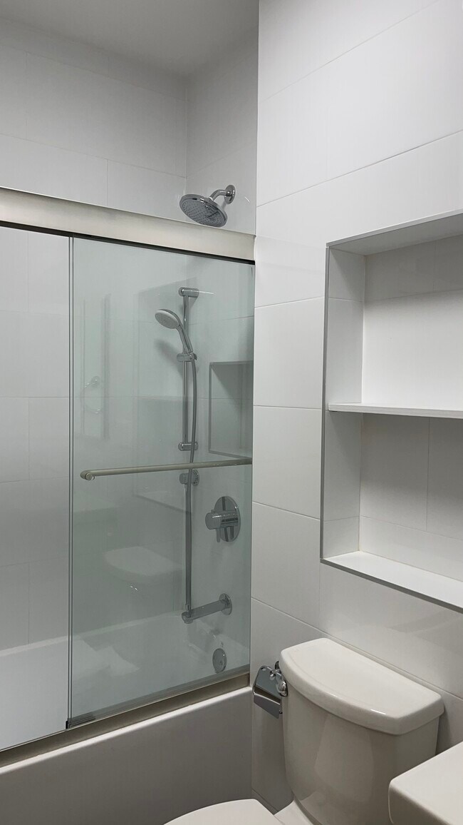 bathroom - 215 E 88th St