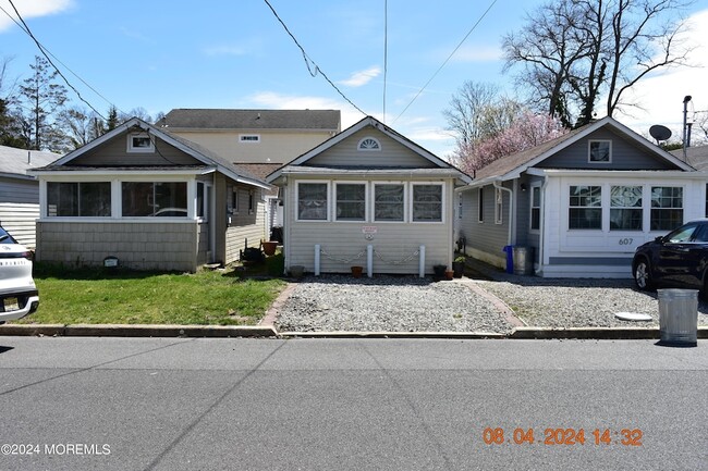 Building Photo - 605 Central Ave