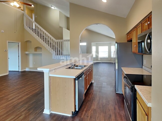 Building Photo - 375 Lancer Oak Dr