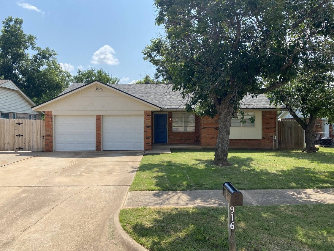 916 S Patterson Dr, Moore, OK 73160 House for Rent in Moore, OK
