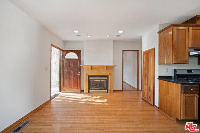 Building Photo - 4203 Sunset Dr