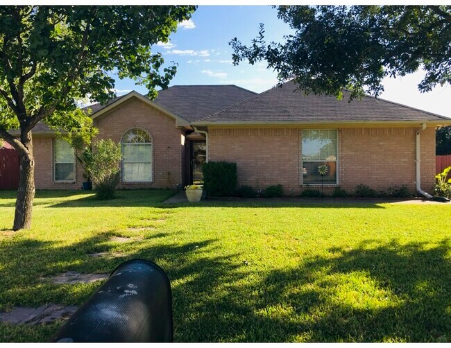 Building Photo - 106 Ash Dr