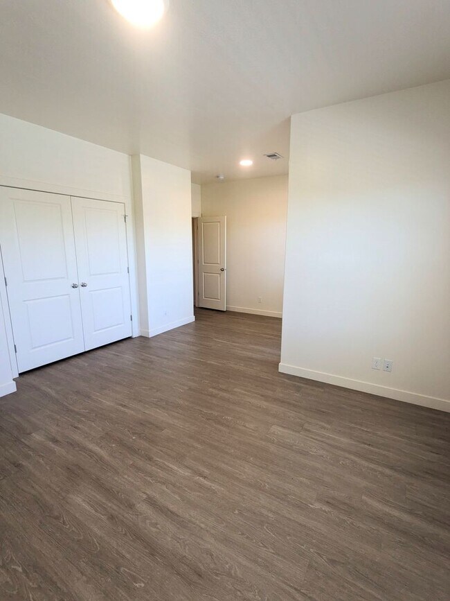 Foto del edificio - Move In This August! 3 Weeks Rent Free – 3...