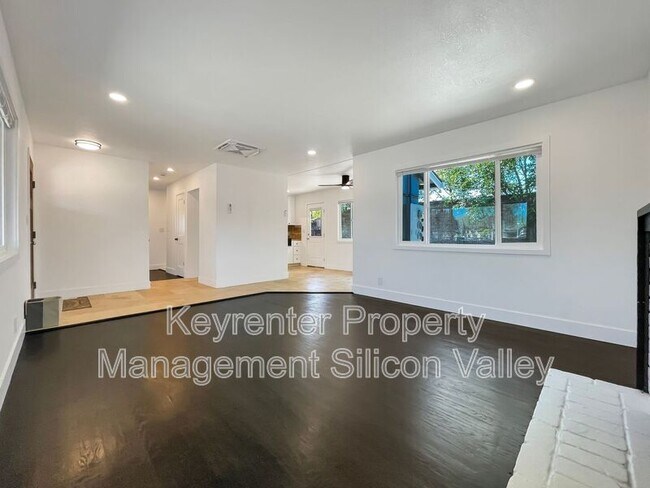 Building Photo - 403 Heath St