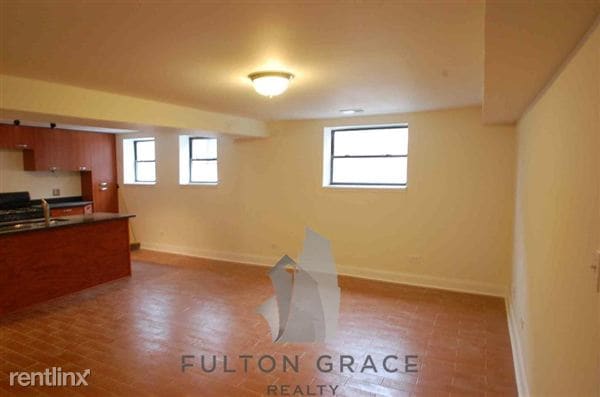 Building Photo - 1312 W North Shore Ave