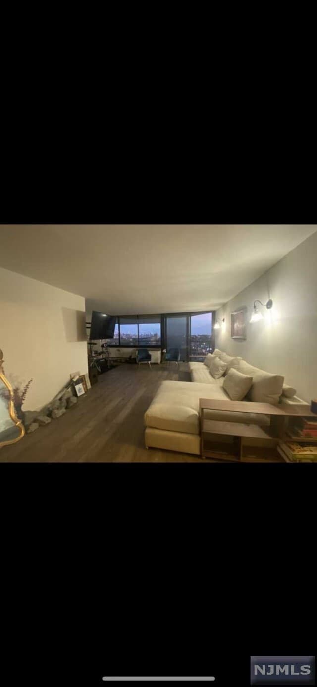 Building Photo - 770 Anderson