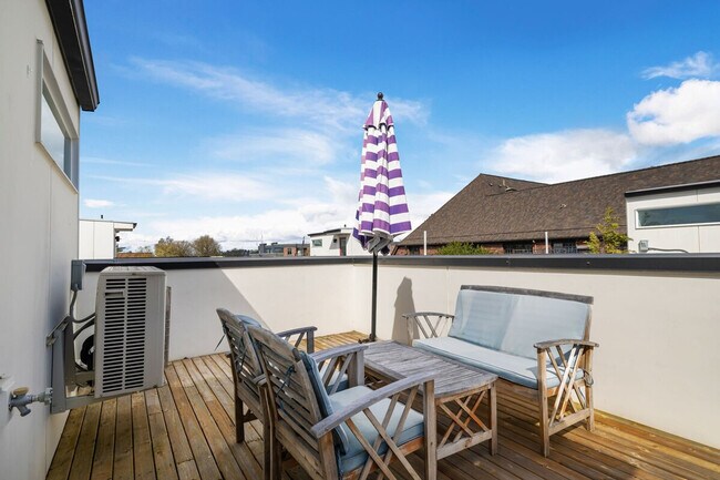 Foto del edificio - 620D 10th Ave E