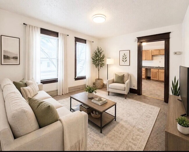 Building Photo - Beautiful 4-Bedroom Unit in St. Paul - Available Now!