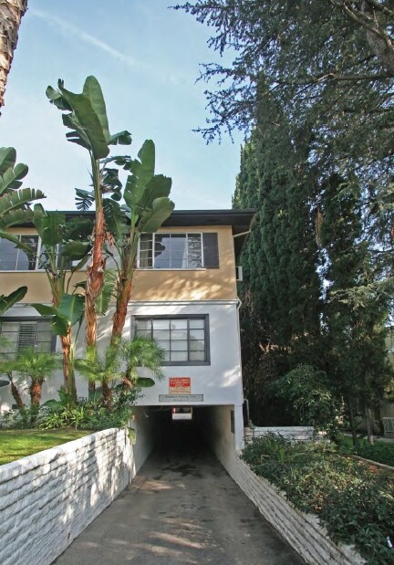 Building Photo - 1350 N Hayworth Ave
