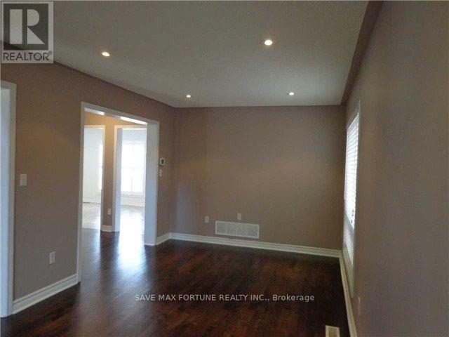 Building Photo - 19 Wetmeadow Dr
