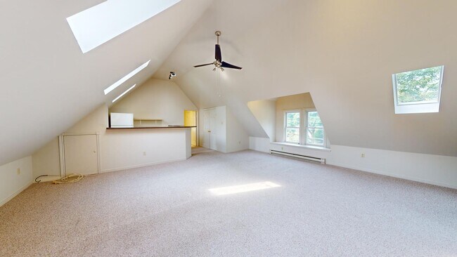 Building Photo - UPPER ONE BEDROOM IN HISTORIC WOODFIELD-PICCADILLY STREET