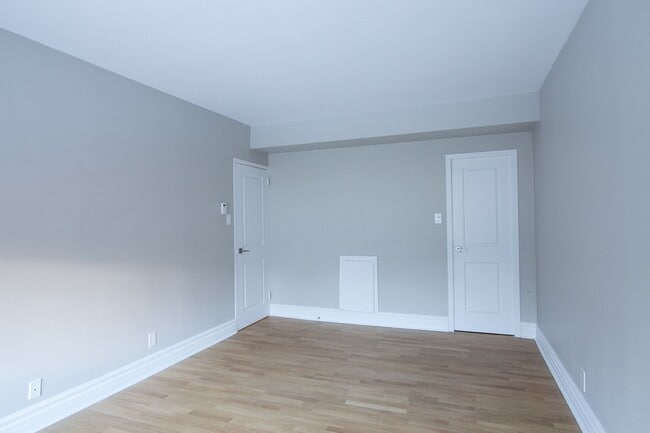 Building Photo - 4555 Av. Bonavista